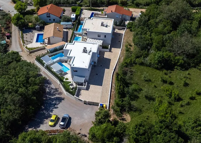 Arta Villa *